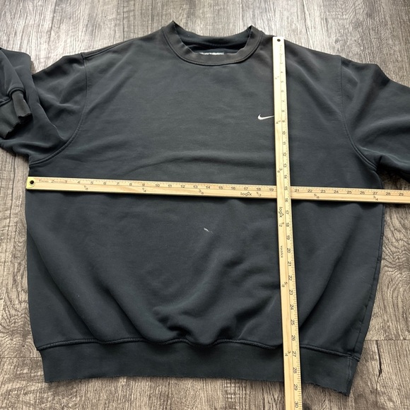 Vintage Y2K 2000s Faded Black Nike Swoosh Crewneck Sweatshirt Grunge Distressed - Picture 3 of 8